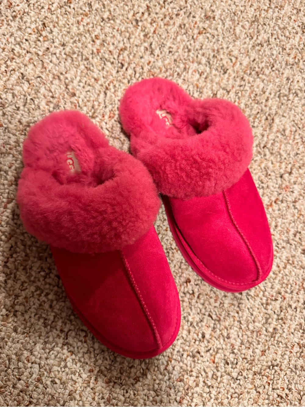 UGG SLIPPERS. NEW NO TAGS. Women’s size 8 —- child size 6.   $90 retail.